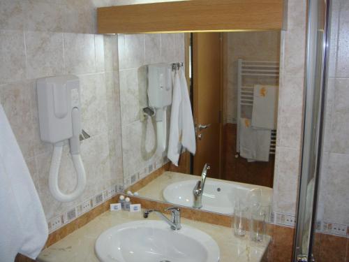 Kylpyhuone majoituspaikassa Tangra Hotel