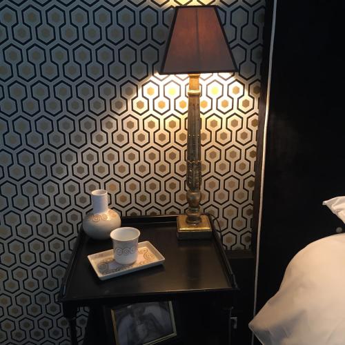 a table with a lamp and a plate with a cup on it at Demeure d'Hôtes Haec Otia in Le Touquet-Paris-Plage