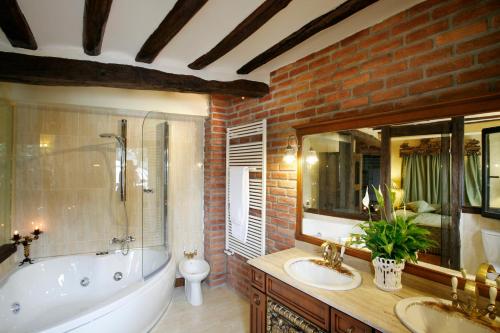 Bilik mandi di Hotel Boutique Real Casona De Las Amas