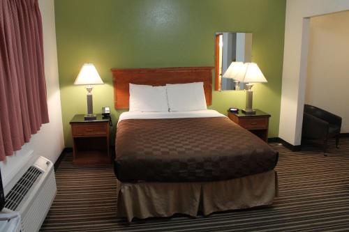 Ένα ή περισσότερα κρεβάτια σε δωμάτιο στο Americas Best Value Inn Boardman
