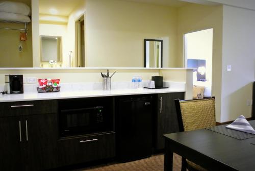 Best Western Seattle Airport Hotel Image