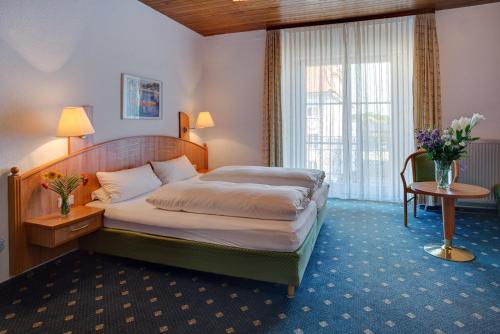 Postel nebo postele na pokoji v ubytování Hotel Möve garni