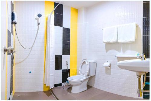 a bathroom with a toilet and a sink at โรงแรมแอมไอม่อน - Am Amoonds Hotel in Khlung