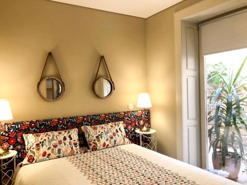 HOMEinTOWN Almada - Downtown Elegant Apartment - Terrace AC & WIFI