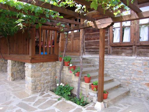 Φωτογραφία από το άλμπουμ του The House with the Vine Guest House σε Zheravna
