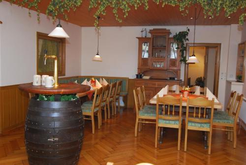 Restaurant ou autre lieu de restauration dans l'établissement Brauereigasthof Engel
