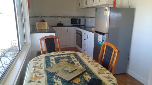 A kitchen or kitchenette at Little Sunnyside Accommodation