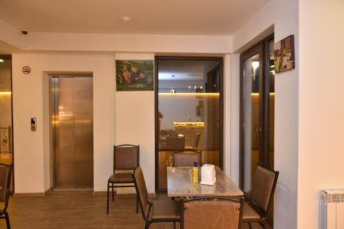 a dining room with a table and chairs at Hotel King Tom in Tbilisi City
