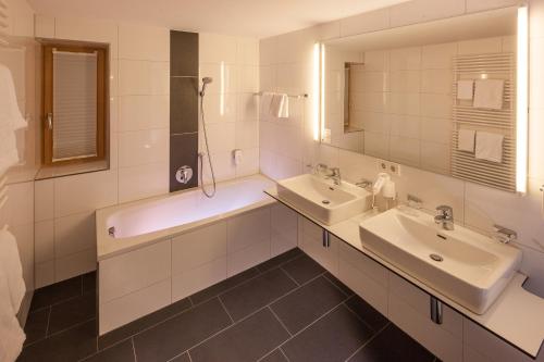 Ett badrum på Hotel Kanisfluh