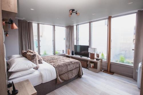 Clarendon Suites Image