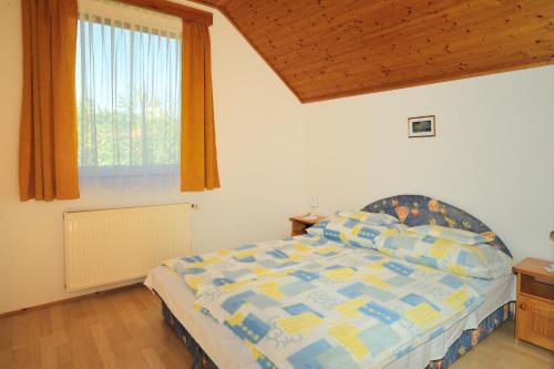 Postel nebo postele na pokoji v ubytování Betti Apartman