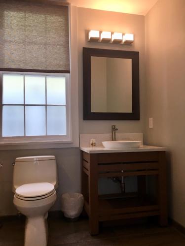 Bagno di Douglas House