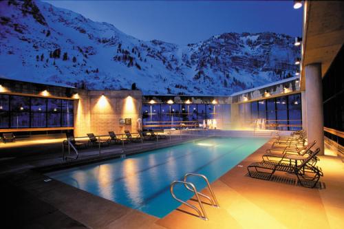 Bazén v ubytování Cliff Lodge and Spa nebo v jeho okolí