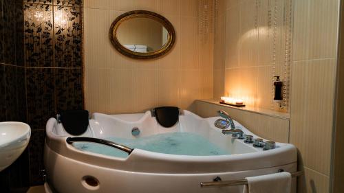 Koupelna v ubytování Eliton Hotel & Spa