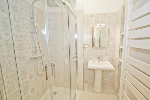 a bathroom with a shower and a sink at PROMENADE HOLIDAY - ROCAMARE PROMENADE in Nice