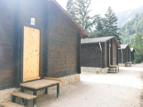 Landskap semula jadi dekat dengan chalet