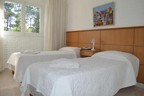 Un pat sau paturi într-o cameră la Hotel Roosevelt