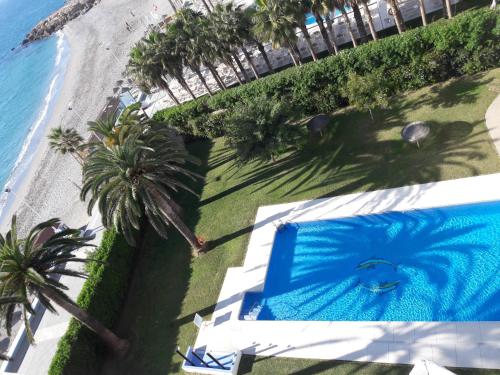Bazén v ubytování Studio Torresol Nerja nebo v jeho okolí