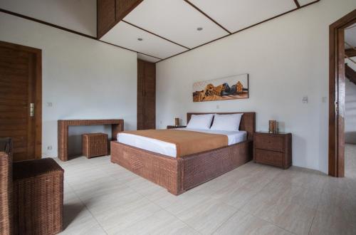 Postel nebo postele na pokoji v ubytování Medewi Beachfront Getaway