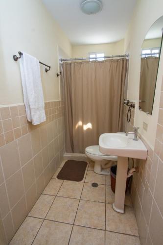 Un baño de Hotel Colibri