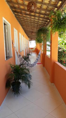 a hallway with a hammock in a building at Pousada Grão de Areia Beira Mar in Mangue Sêco