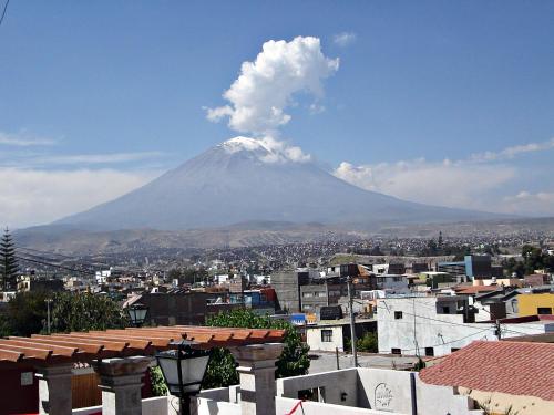 a view of a mountain in a city with buildings at Ayli Apart Hotel in Arequipa