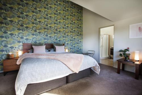 Manuka Lodge B&Bにあるベッド