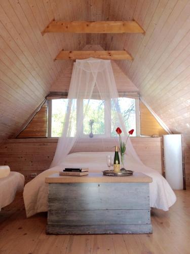 Ένα ή περισσότερα κρεβάτια σε δωμάτιο στο Kaju Guesthouses