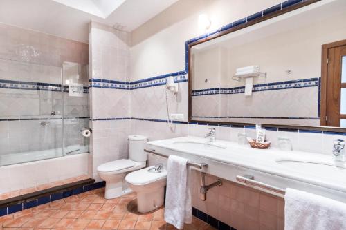 Ett badrum på Casa Palacio Pilar del Toro