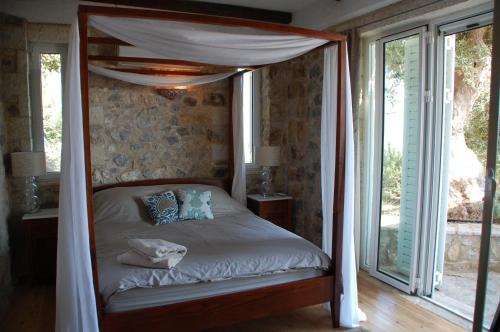 Postel nebo postele na pokoji v ubytování Old Olive house