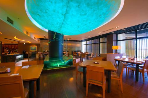 a restaurant with tables and chairs and a fountain at Laguna Garden Hotel in Ginowan