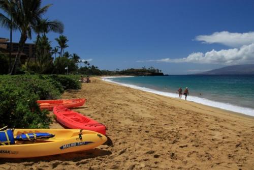 a group of kayaks sitting on a beach at Maui Kaanapali Villas #D271 in Lahaina