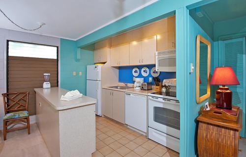 Maui Sands #6E tesisinde mutfak veya mini mutfak