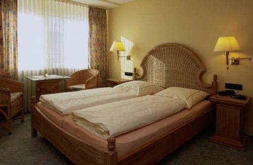 Ένα ή περισσότερα κρεβάτια σε δωμάτιο στο Landhotel Lippischer Hof
