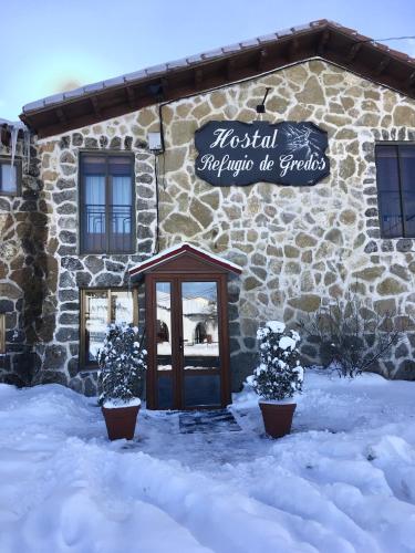 Το Hostal Refugio De Gredos τον χειμώνα