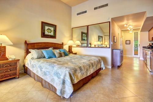 Un pat sau paturi într-o cameră la Maui Kaanapali Villas #C255