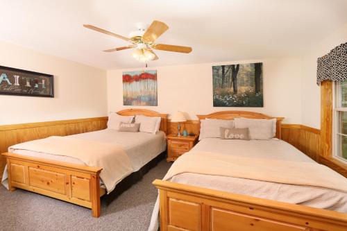 Ένα ή περισσότερα κρεβάτια σε δωμάτιο στο Holly Grove #1
