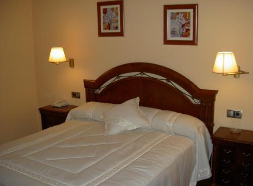 Uma cama ou camas num quarto em Manrique de Lara