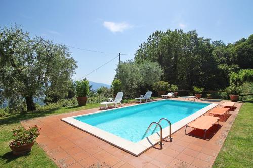 Piscina en o cerca de Villa Petrognano