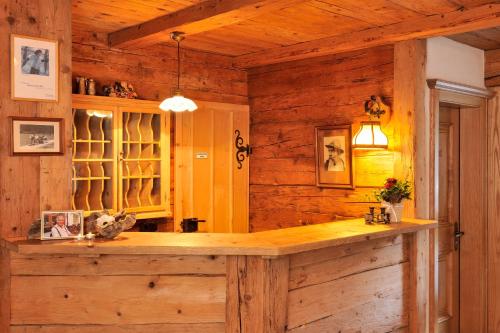a kitchen with a wooden counter in a cabin at Ferienparadies Spielmannsau in Oberstdorf