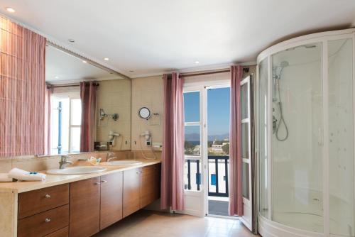 Kúpeľňa v ubytovaní Poseidon Hotel Suites