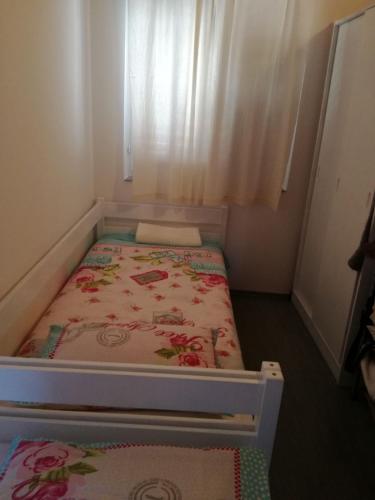 Ένα ή περισσότερα κρεβάτια σε δωμάτιο στο apartman Klara