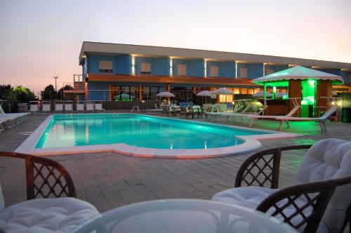 Piccolo Hotel Nogara tesisinde veya buraya yakın yüzme havuzu