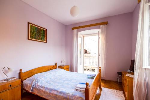 Un pat sau paturi într-o cameră la Apartment Margita