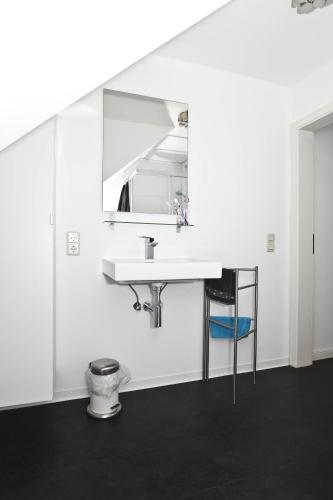 a bathroom with a sink and a mirror at Altstadt-Domizil 6 in Leer