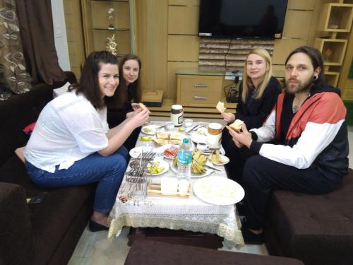 Hosté ubytování Taj Square A luxurious family homestay