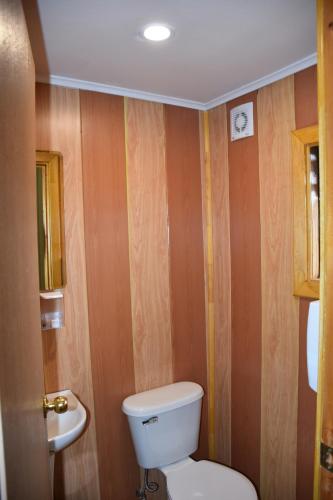 Kylpyhuone majoituspaikassa Umantü Hostel