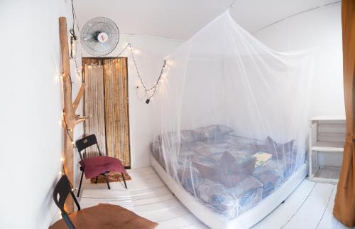 a room with a bed with a net at Haad Chao Phao Resort in Haad Chao Phao