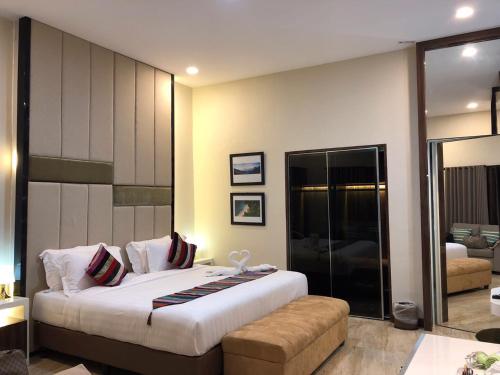 Giường trong phòng chung tại Grand Harvest Resort & Villas