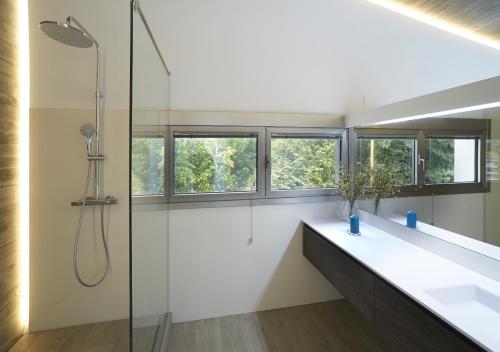 a bathroom with a shower and a sink at La casa de Marta in Celorio